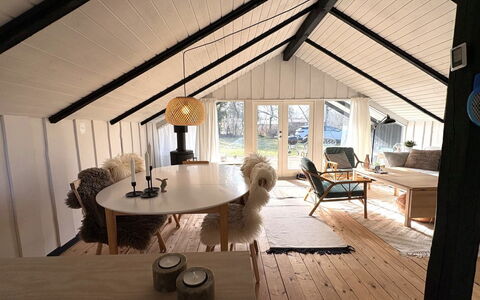 Petkana - 4Km from the Sea: Bois, Plafond, Design Intérieur, Meubles, Sol, Sol, Éclairage, Luminaire, Domicile, Parquet