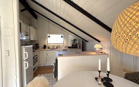 Petkana - 4Km from the Sea: Design Intérieur, Meubles, Sol, Luminaire, Plafond, Bois, Sol, Éclairage, Pièce, Domicile