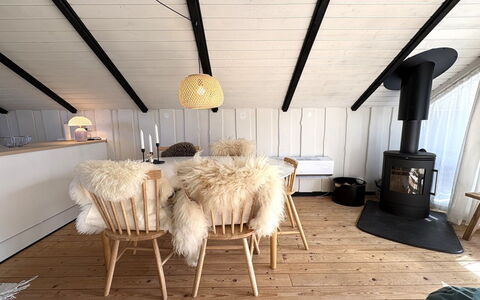 Petkana - 4Km from the Sea: Meubles, Bois, Sol, Design Intérieur, Sol, Éclairage, Parquet, Chaise, Plafond, Luminaire