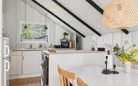 Petkana - 4Km from the Sea: Design Intérieur, Meubles, Luminaire, Sol, Plafond, Bois, Cuisine, Comptoir, Éclairage, Sol