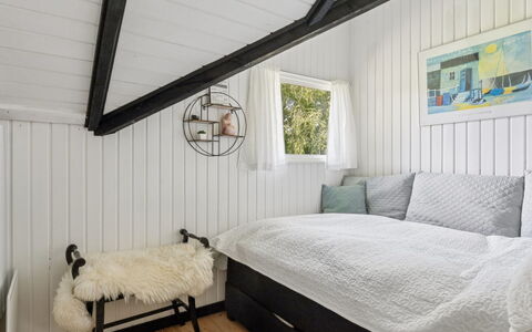 Petkana - 4Km from the Sea: Lit, Chambre, Bois, Design Intérieur, Meubles, Sol, Sol, Literie, Linge, Drap De Lit