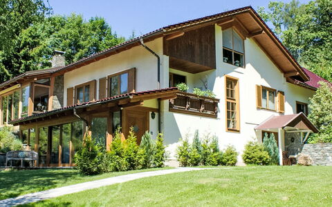 Luna: Toit, Maison, Domicile, Chalet, Porte, Siding, Biens, Pelouse, Cour, Porche