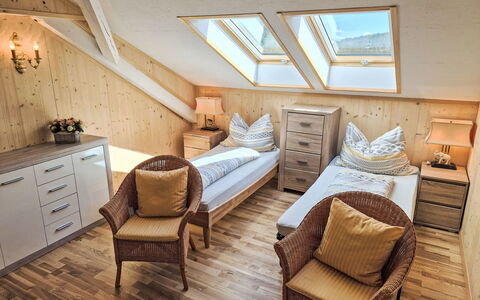 Luna: Toit, Maison, Domicile, Chalet, Porte, Siding, Biens, Pelouse, Cour, Porche
