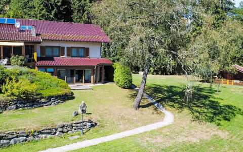 Luna: Toit, Maison, Domicile, Chalet, Porte, Siding, Biens, Pelouse, Cour, Porche