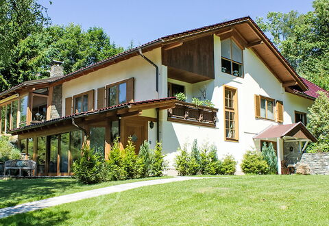 Luna: Bâtiment, Fenêtre, Maison, Domicile, Zone Résidentielle, Chalet, Architecture, Arbuste, Lot Terre