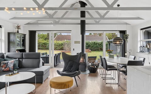 Sida - 1.5Km from the Sea: Meubles, Bois, Design Intérieur, Sol, Sol, Chaise, Pièce, Plafond, Salon, Appartement