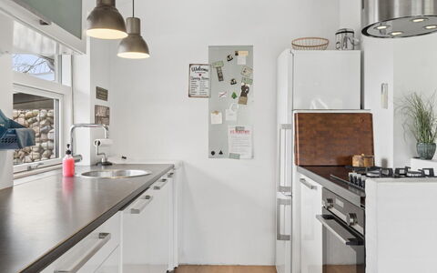 Sida - 1.5Km from the Sea: Meubles, Bois, Design Intérieur, Sol, Sol, Chaise, Pièce, Plafond, Salon, Appartement