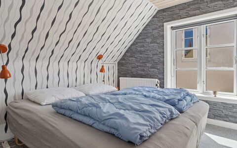 Cedomir - 400M from the Sea: Bois, Chambre, Design Intérieur, Domicile, Literie, Linge, Plafond, Lit, Drap De Lit, Grenier