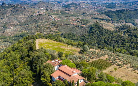 Colle Mediceo: Colline, Paysage, Montagnes, Vue Du Ciel, Station De Montagne, Zone Rurale, Photographie Aérienne, Chaparral, Biens, Village