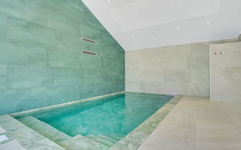Goti - 400M from the Sea: Sol, Sol, Tuile, Matériau Naturel, Piscine, Marbre, Salle De Bains, Daylighting