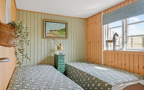 Bo - 250M from the Sea: Chambre, Bois, Design Intérieur, Lit, Meubles, Sol, Sol, Plafond, Drap De Lit, Literie