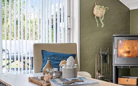 Bo - 250M from the Sea: Meubles, Design Intérieur, Salon, Éclairage, Domicile, Pièce, Cadre, Chaise, Plante D'Appartement, Throw Pillow
