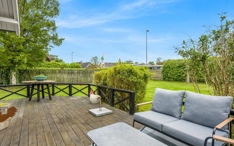Bo - 250M from the Sea: Meubles, Mobilier De Jardin, Parquet, Plate-Forme, Jardin, Chaise, Tableau De Plein Air, Dur, Ombre, Planche