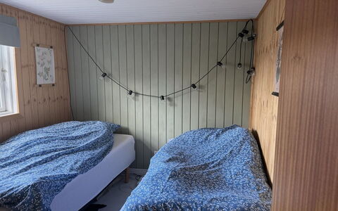 Bo - 250M from the Sea: Bois, Design Intérieur, Sol, Chambre, Sol, Lit, Pièce, Meubles, Plafond, Tache De Bois