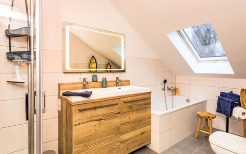 Traumzeit: Luminaire Plomberie, Armoire De Toilette, Sol, Salle De Bains, Design Intérieur, Robinet, Sol, Évier, Plomberie, Lavabo