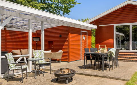 Friderica - 30Km from the Sea: Mobilier De Jardin, Meubles, Domicile, Toit, Ombre, Porte, Jardin, Chalet, Chaise, Porche