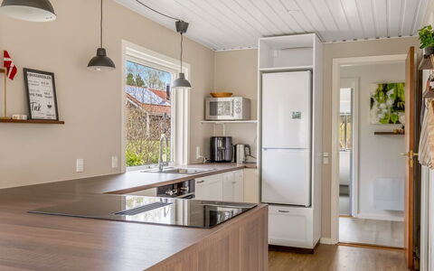 Friderica - 30Km from the Sea: Design Intérieur, Comptoir, Sol, Meubles, Cuisine, Sol, Bois, Parquet, Appareil De Cuisine, Cabinetry