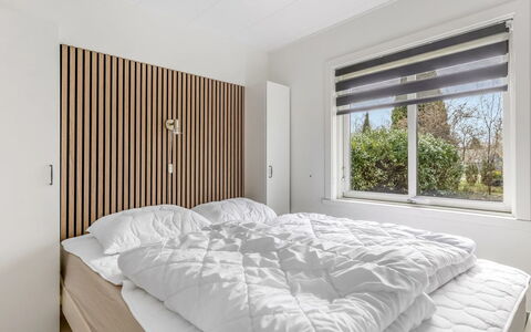 Friderica - 30Km from the Sea: Design Intérieur, Chambre, Mur, Lit, Bois, Plafond, Meubles, Sol, Sol, Literie
