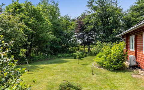 Friderica - 30Km from the Sea: Herbe, Arbre, Vert, Jardin, Arbuste, Paysage, Pelouse, Lot Terre, Chalet