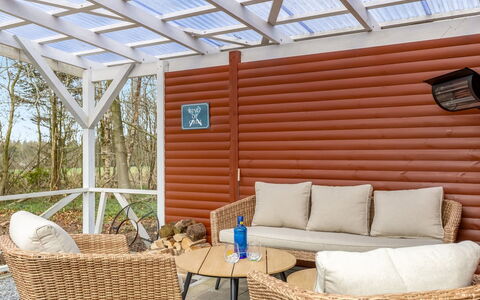Friderica - 30Km from the Sea: Bois, Mobilier De Jardin, Meubles, Tache De Bois, Dur, Chaise, Porche, Tableau De Plein Air, Patio, Structure En Plein Air