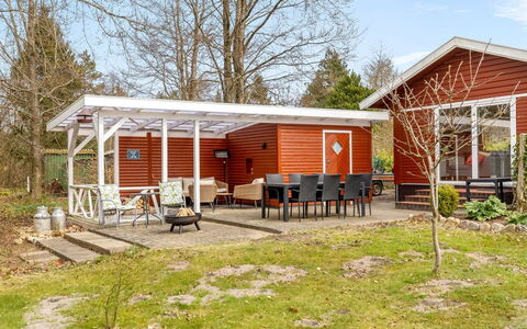 Friderica - 30Km from the Sea: Maison, Toit, Domicile, Chalet, Lot Terre, Porte, Porche, Siding, Ombre, Jardin