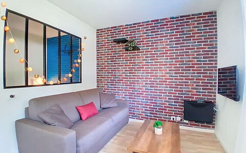 Le Maresol: Mur, Meubles, Design Intérieur, Brique, Sol, Canapé, Pièce, Sol, Salon, Appartement