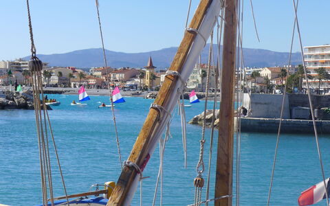 Le Maresol: Bleu, Bateau, Navire, Mer, Bateaux Et Nautique - Materiel Et Fournitures, Mât, Voile, Architecture Navale, Océan