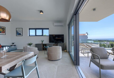 Villa Florinda: Meubles, Sol, Sol, Design Intérieur, Plafond, Table, Appartement, Chaise, Domicile, Ombre