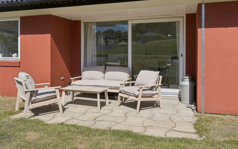 Maksimilian - 300M from the Sea: Meubles, Mobilier De Jardin, Vaisselle, Table, Drinkware, Chaise, Tableau De Plein Air, Aliments, Bouteille