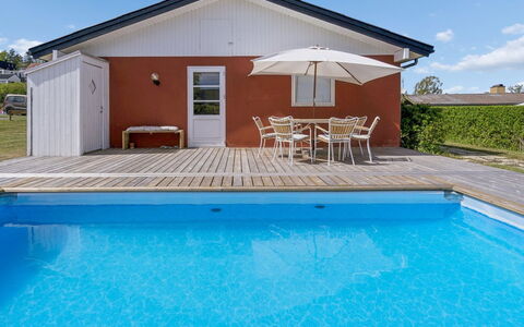 Maksimilian - 300M from the Sea: Piscine, Composite, Loisir, Chalet, Ombre, Mobilier De Jardin, Plate-Forme, Tache De Bois, Chaise, Conception