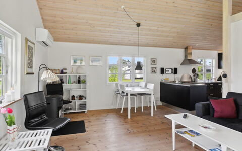 Annelouise - 180M to the Fjord: Meubles, Bois, Design Intérieur, Sol, Sol, Chaise, Pièce, Plafond, Salon, Appartement