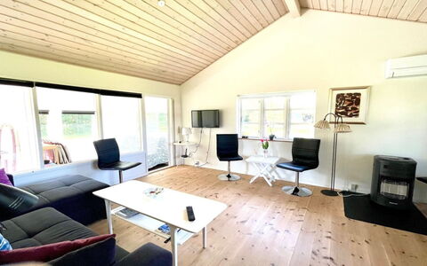 Annelouise - 180M to the Fjord: Meubles, Bois, Design Intérieur, Sol, Sol, Chaise, Pièce, Plafond, Salon, Appartement