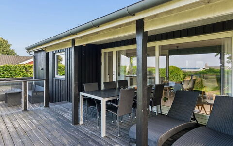 Marillia - 75M from the Sea: Bois, Porche, Ombre, Planche, Plate-Forme, Dur, Tache De Bois, Passerelle, Clôture, Balcon