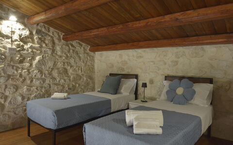 Villa Palmento by Geco Vacation Rentals: Mur, Meubles, Design Intérieur, Chambre, Sol, Sol, Lit, Plafond, Pièce, Cadre De Lit