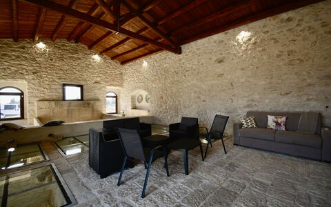 Villa Palmento by Geco Vacation Rentals: Mur, Sol, Architecture, Plafond, Meubles, Sol, Design Intérieur, Mur De Pierre, Chaise
