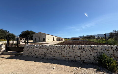 Villa Palmento by Geco Vacation Rentals: Ciel, Zone Rurale, Mur De Pierre, Allée, Caravansérail