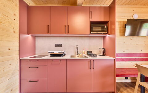 Hradec Kralove 4: Bois, Design Intérieur, Sol, Meubles, Sol, Cuisine, Tache De Bois, Plafond, Comptoir, Cabinetry