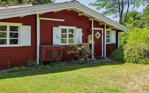 Jalina - 30Km from the Sea: Bois, Maison, Chalet, Toit, Porte, Domicile, Arbuste, Lot Terre, Zone Rurale, Siding