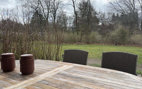 Jalina - 30Km from the Sea: Bois, Meubles, Mobilier De Jardin, Table, Tableau De Plein Air, Chaise, Dur, Planche, Tache De Bois, Table Cuisine Et Salle A Manger