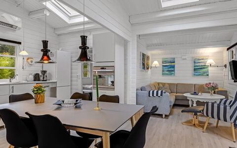Jalina - 30Km from the Sea: Meubles, Design Intérieur, Sol, Bois, Plafond, Sol, Parquet, Domicile, Éclairage, Salon