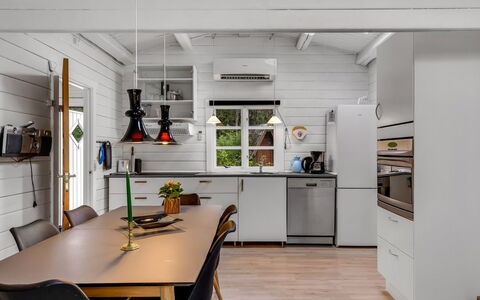 Jalina - 30Km from the Sea: Sol, Cuisine, Meubles, Bois, Parquet, Design Intérieur, Sol, Plafond, Principaux Appliance, Appareil De Cuisine
