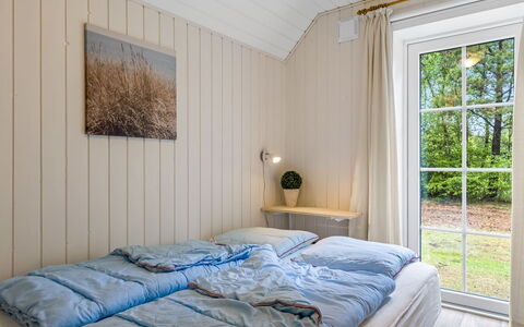Ullamaj - 700M from the Sea: Bois, Chambre, Design Intérieur, Lit, Sol, Sol, Drap De Lit, Literie, Plafond, Cadre De Lit