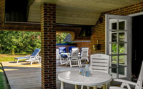 Ullamaj - 700M from the Sea: Meubles, Bois, Chaise, Mobilier De Jardin, Table, Porche, Domicile, Brique, Tableau De Plein Air, Chalet