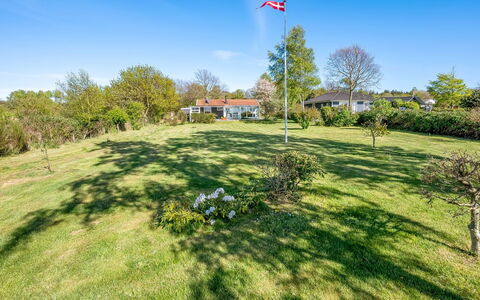 Niels - 1.3Km from the Sea: Ciel, Bleu, Jour, Paysage, Plaine, Lot Terre, Pelouse, Jardin, Aménagement Paysager, Prairie
