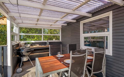 Niels - 1.3Km from the Sea: Meubles, Bois, Design Intérieur, Sol, Sol, Chaise, Pièce, Plafond, Salon, Appartement