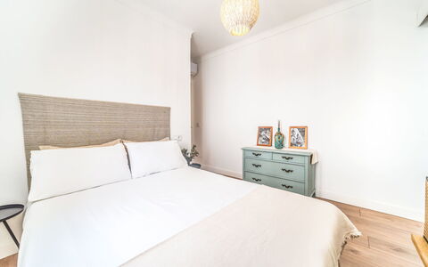 Copinyes: Lit, Meubles, Design Intérieur, Literie, Chambre, Drap De Lit, Sol, Sol, Mur, Bois