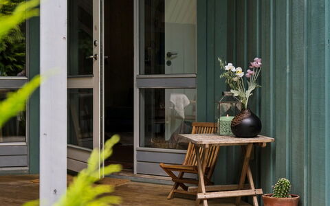 Niela - 700M from the Sea: Meubles, Mobilier De Jardin, Vaisselle, Table, Drinkware, Chaise, Tableau De Plein Air, Aliments, Bouteille