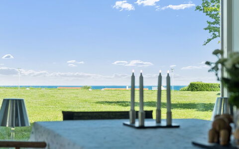 Arnke - 300M from the Sea: Meubles, Mobilier De Jardin, Vaisselle, Table, Drinkware, Chaise, Tableau De Plein Air, Aliments, Bouteille
