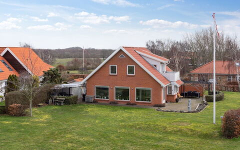 Arnke - 300M from the Sea: Bâtiment, Herbe, Maison, Domicile, Toit, Zone Résidentielle, Chalet, Arbuste, Lot Terre, Zone Rurale