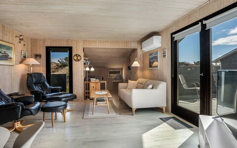 Eida - 400M from the Sea: Bois, Domicile, Plafond, Salon, Dur, Chaise, Canapé, Conception, Luminaire